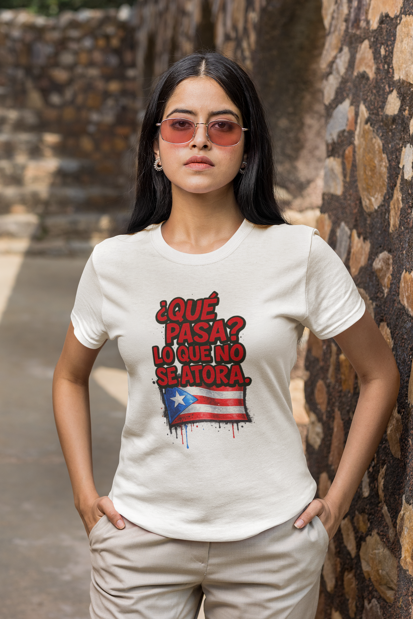 T-Shirt — “¿Qué Pasa? Lo Que No Se Atora.” Puerto Rico Flag Graphic Tee