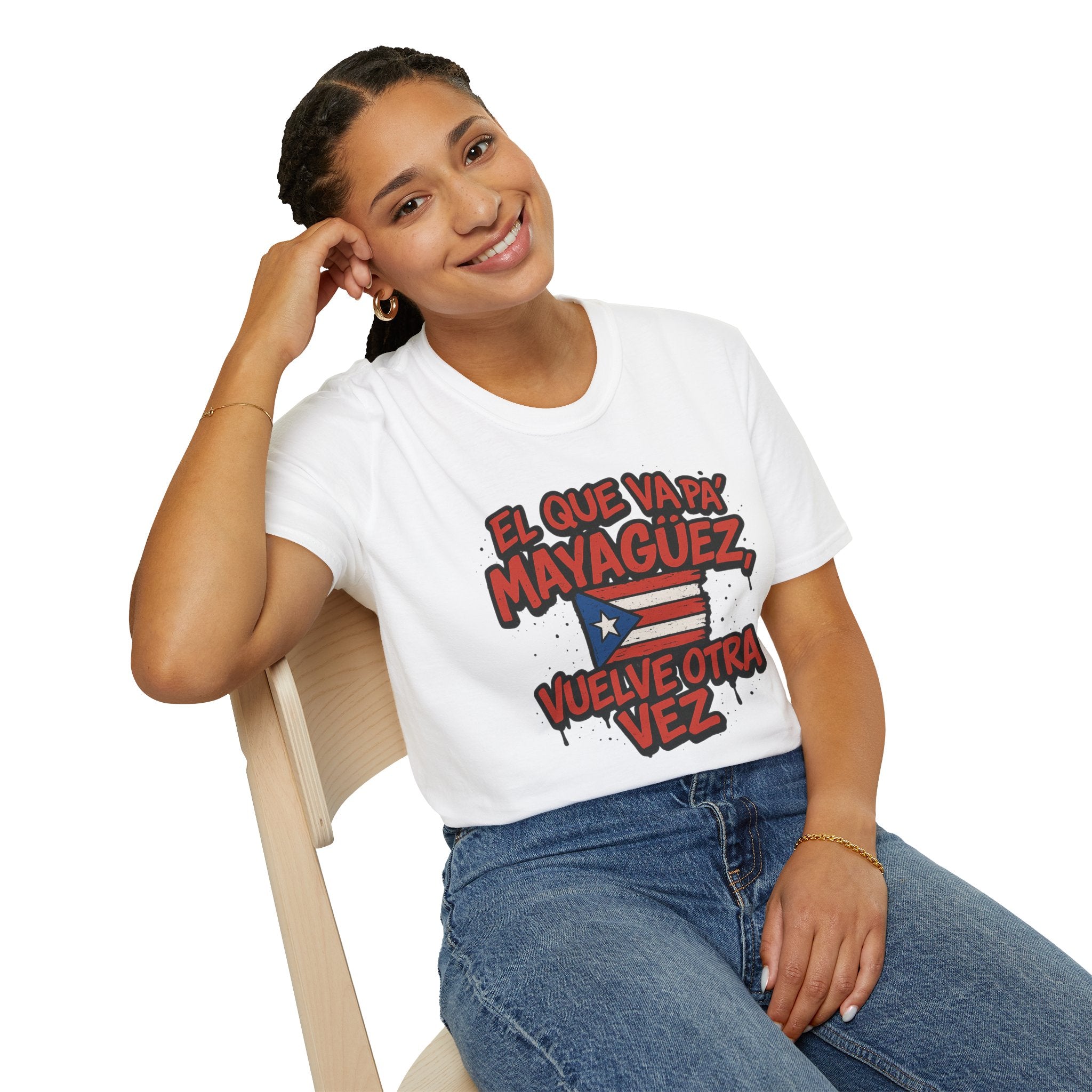 T‑Shirt — "El que va pa' Mayagüez vuelve otra vez" Puerto Rico Flag Tee